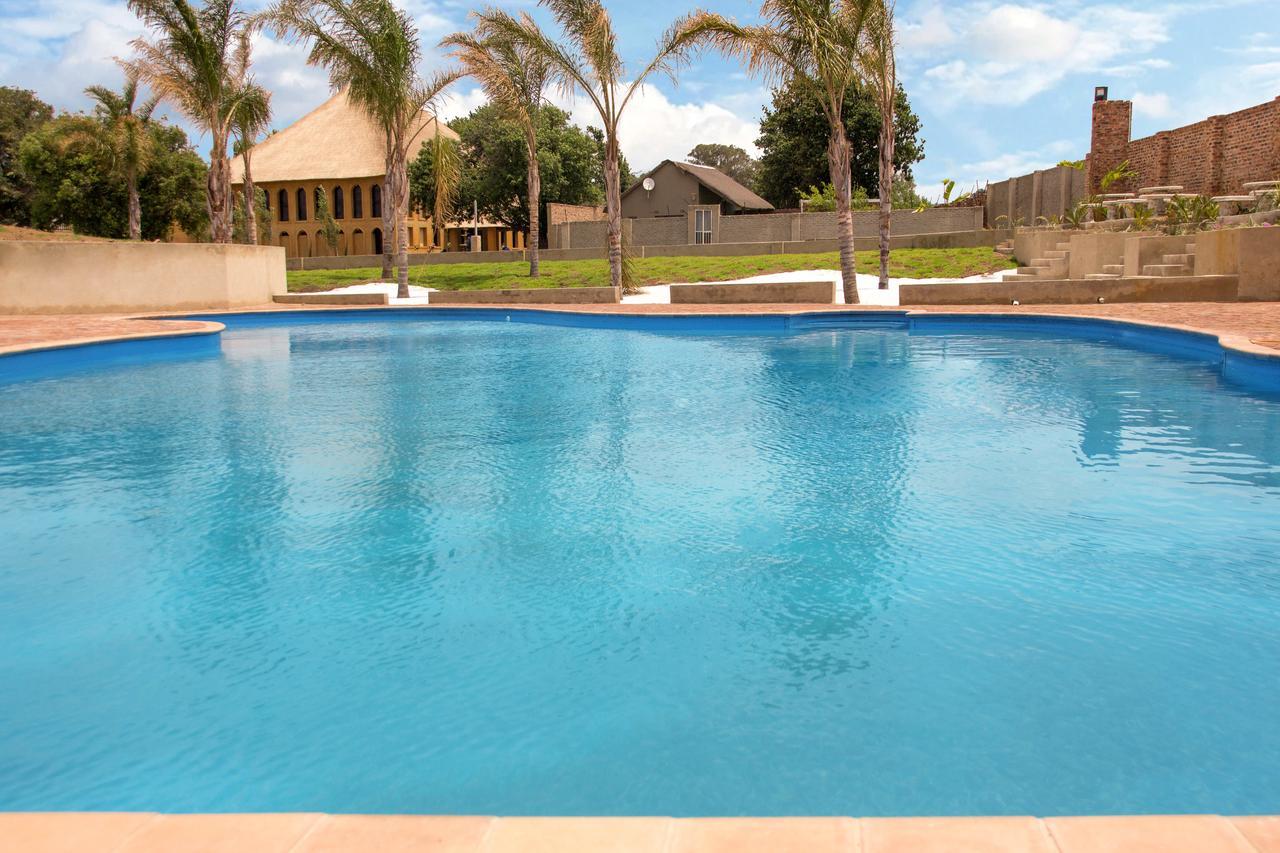 The Three Countries Estate Hotel Benoni Bagian luar foto