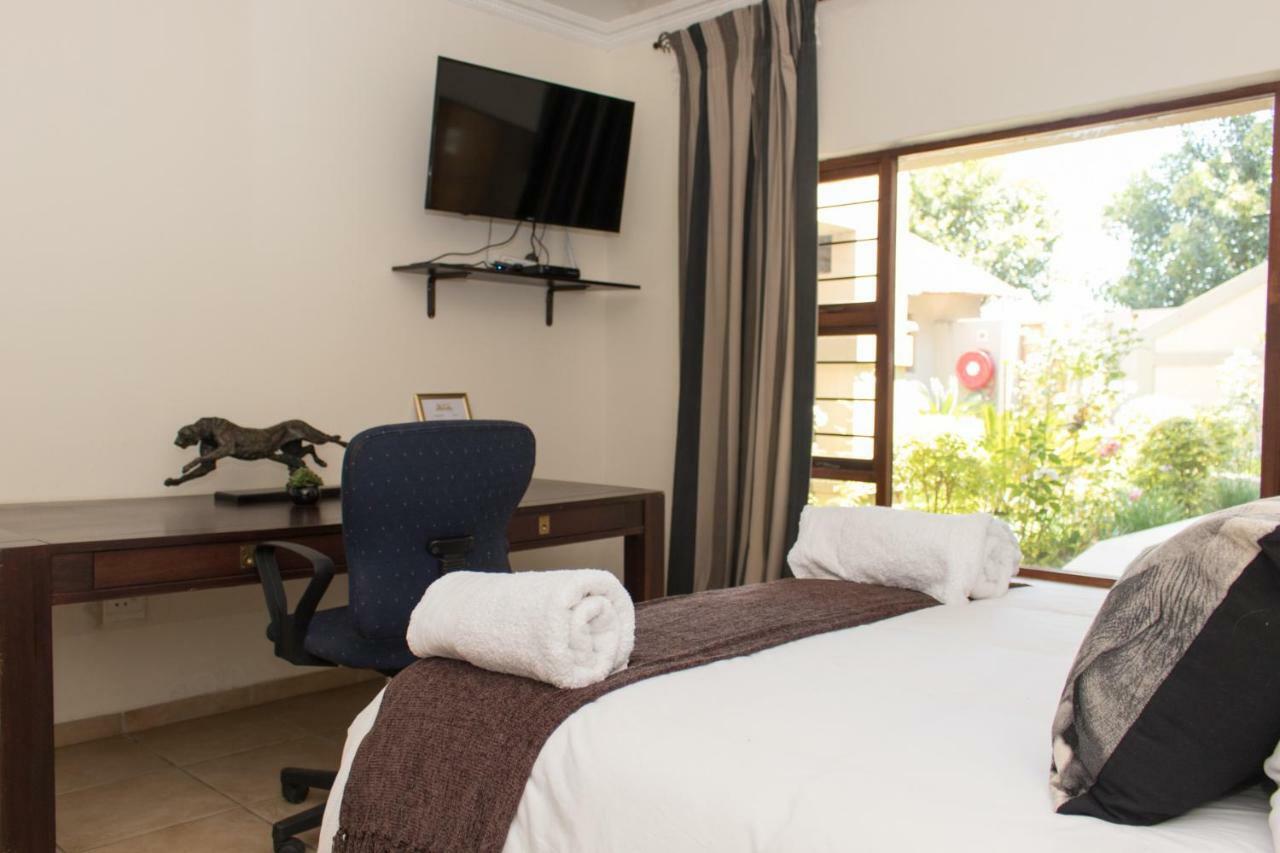 The Three Countries Estate Hotel Benoni Bagian luar foto