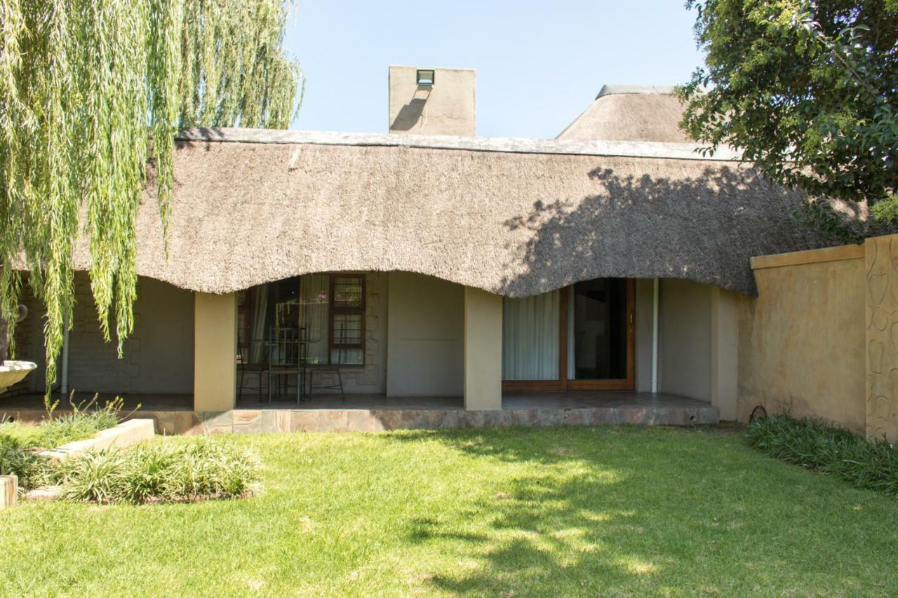 The Three Countries Estate Hotel Benoni Bagian luar foto